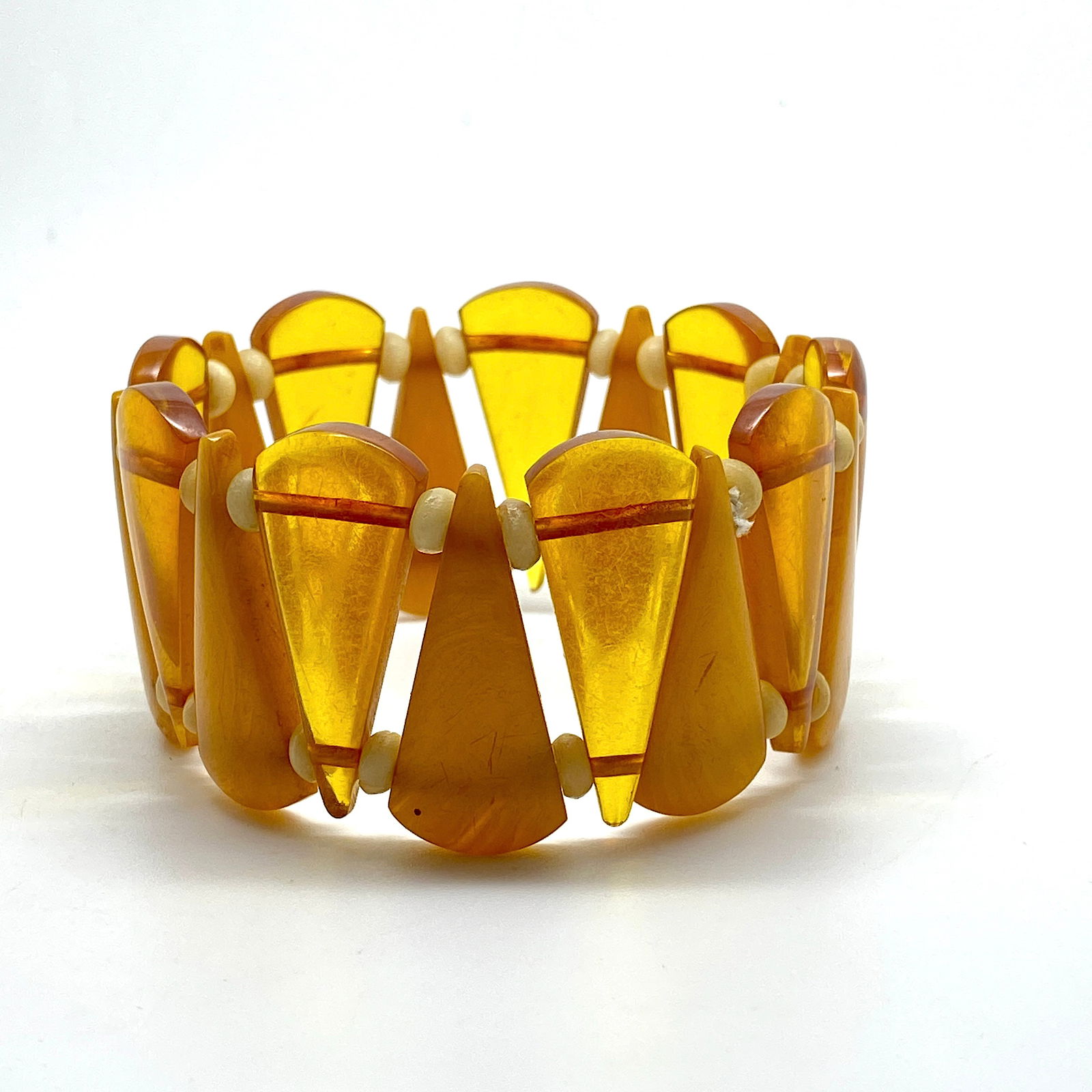 Alluring cut Bakelite bangle bracalet (1 of 6)
