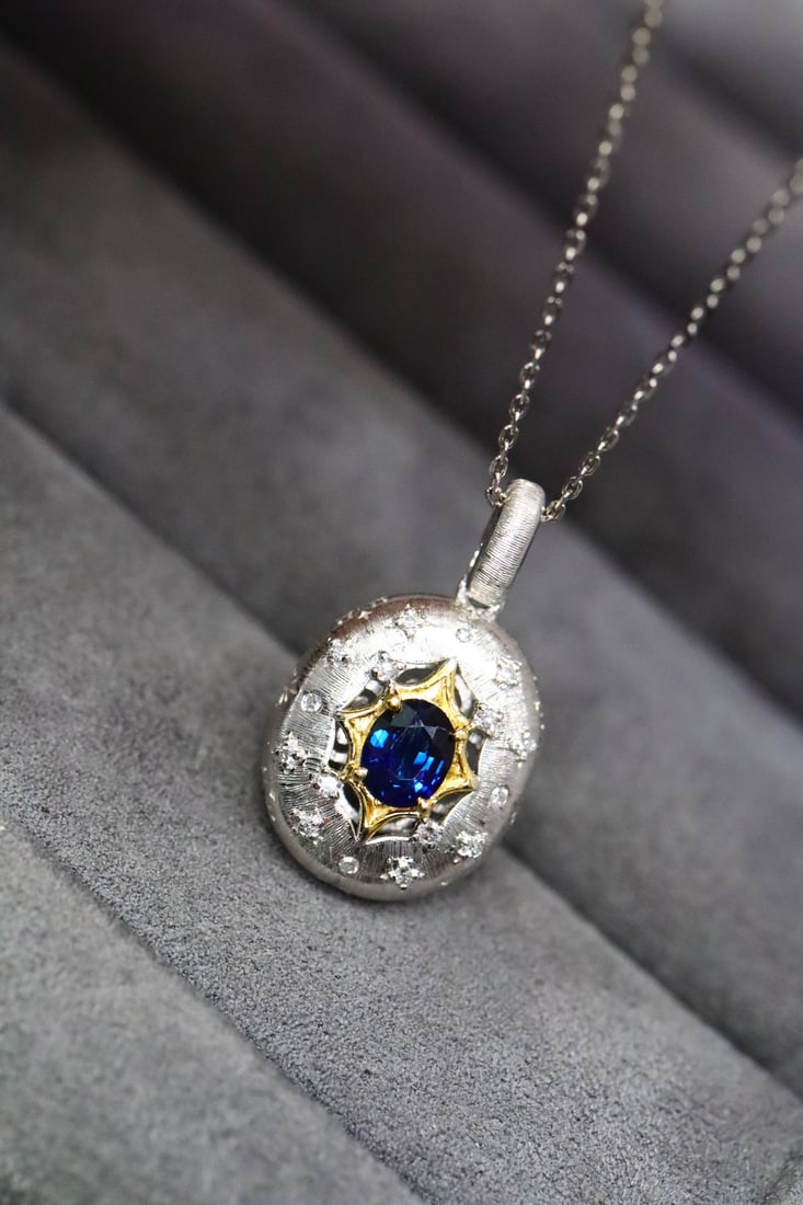 Natural sapphire Buccellati pendant: Natural sapphire Buccellati pendant.Pendant 0.455ct natural gemstone! Real gold 2.805g! South African real diamond 0.072ct Reserve: $500.00 Shipping: Domestic: Shipping rates are determined by destina