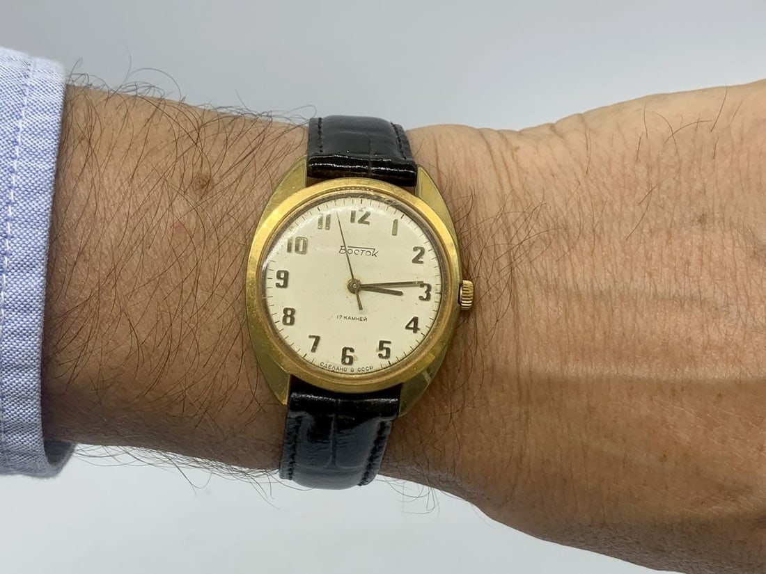 Vostok vintage men wrist watch / Russian antique unisex USSR watches: Title: Vostok vintage men wrist watch / Russian antique unisex USSR watches Lot Description: Materials Band material: Leather Gold, Stainless steel Vostok vintage men wrist watch. Russian antique unis