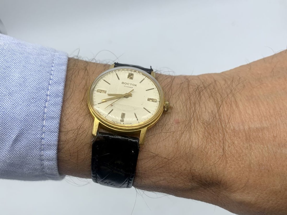 Vostok vintage men wrist watch / Russian antique unisex USSR watches: Title: Vostok vintage men wrist watch / Russian antique unisex USSR watches Lot Description: Materials Band material: Leather Gold, Stainless steel Vostok vintage men wrist watch. Russian antique unis