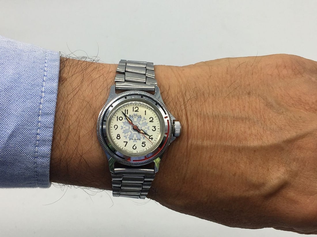 Vostok vintage men wrist watch / Russian antique unisex USSR watches: Title: Vostok vintage men wrist watch / Russian antique unisex USSR watches Lot Description: Materials Band material: Leather Gold, Stainless steel Vostok vintage men wrist watch. Russian antique unis