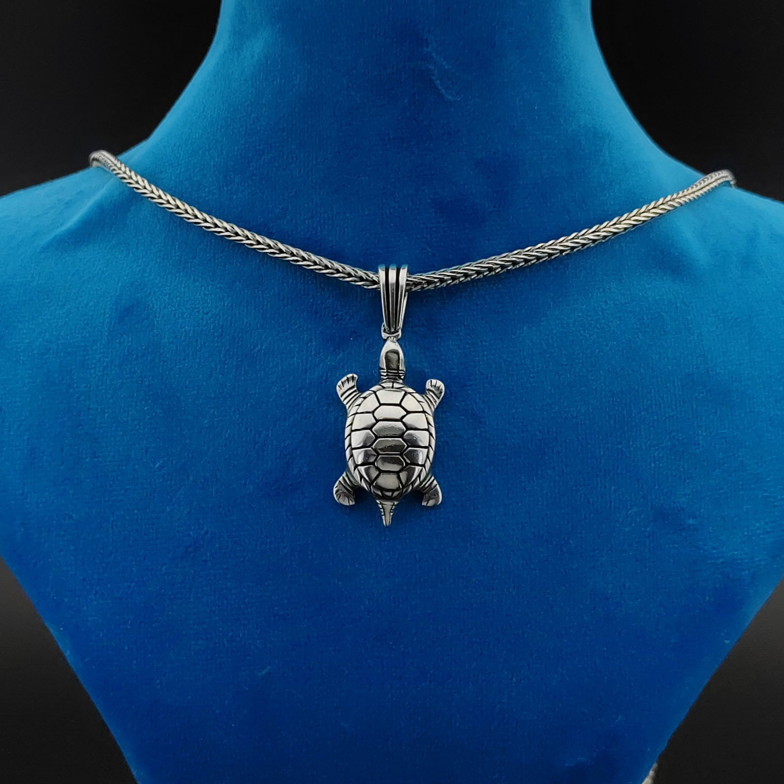 925 Silver Chain with Turtle Pendant: Title: 925 Silver Chain with Turtle Pendant Description: 925 Silver Chain with Turtle Pendant -Total Weight:21.4g Chain Size: 23.62 in(60cm). Pendant Size:0.62x1.57 in (16x40mm) (Bail included). With 