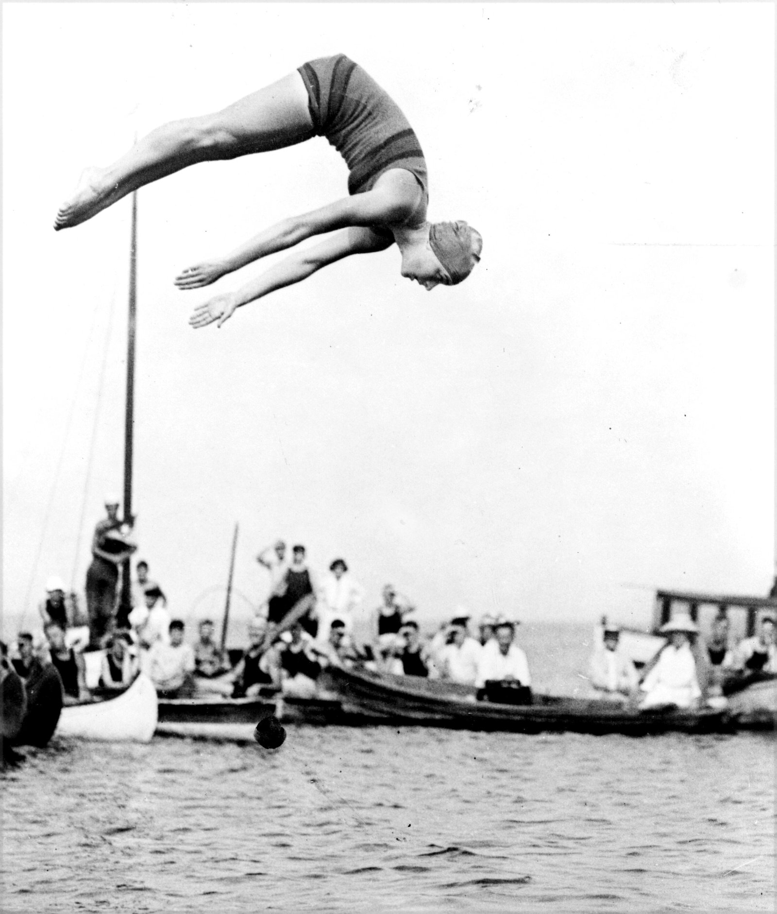 1922 OLYMPIC DIVING CHAMP, AILEEN RIGGIN: Title: 1922 OLYMPIC DIVING CHAMP, AILEEN RIGGIN Artist/Source: UNDERWOOD & UNDERWOOD Original Date: See title Dimensions: 19X13 Description: || UNITED STATES SHIPPING ONLY!|| This lot is a Dye Based P