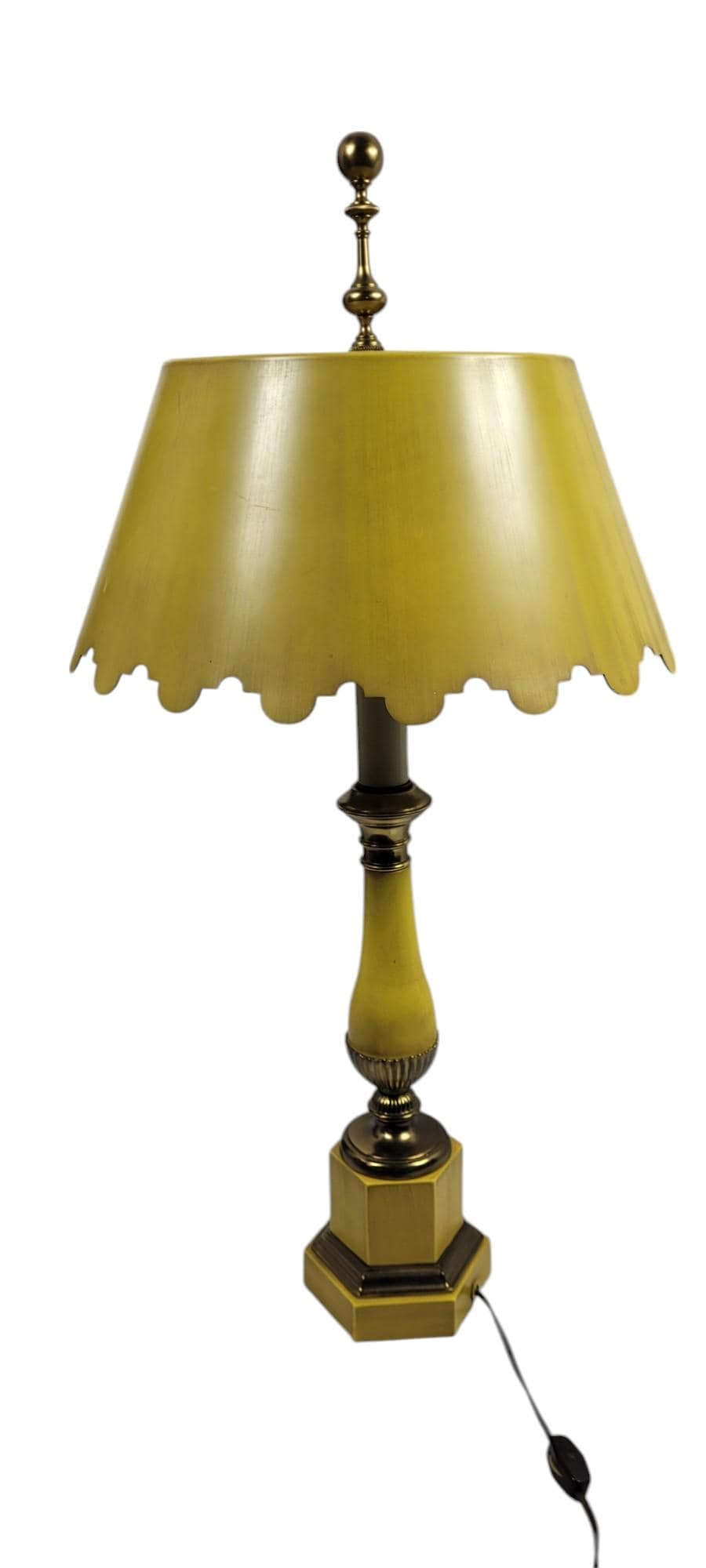 Vintage French Country Gold Tole Table Lamp original scalloped metal shade (1 of 10)