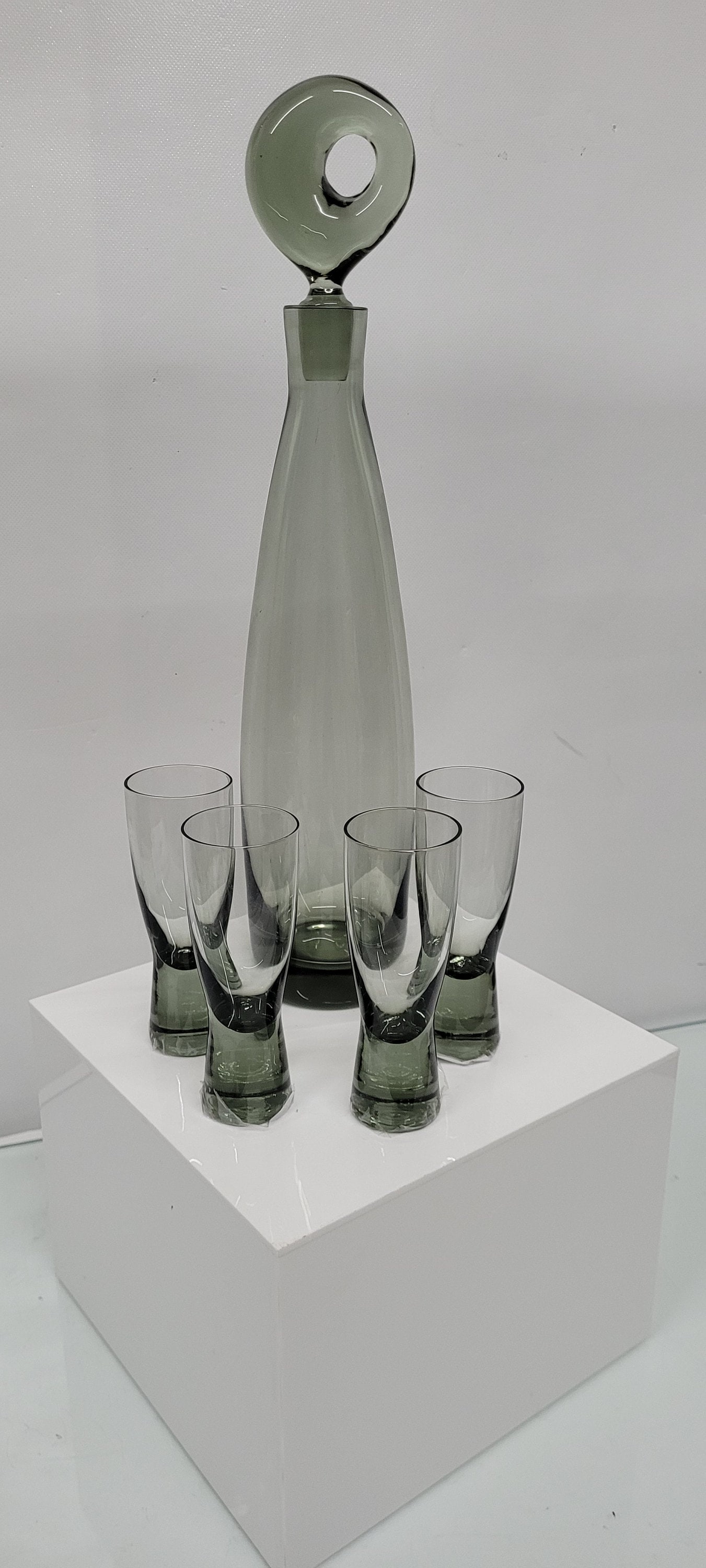 Mid Century Aristokrat Decanter Per Lutken Holmegaard Scandinavian Modern Decor barware Glasses: Vintage from the 1960s Materials: Glass Aristokrat decanter designed by Per Lutkin for Holmegaard. Smoke gray and in wonderful condition and group of 4 smoke gray Canada glasses by Holmegaard. In grea