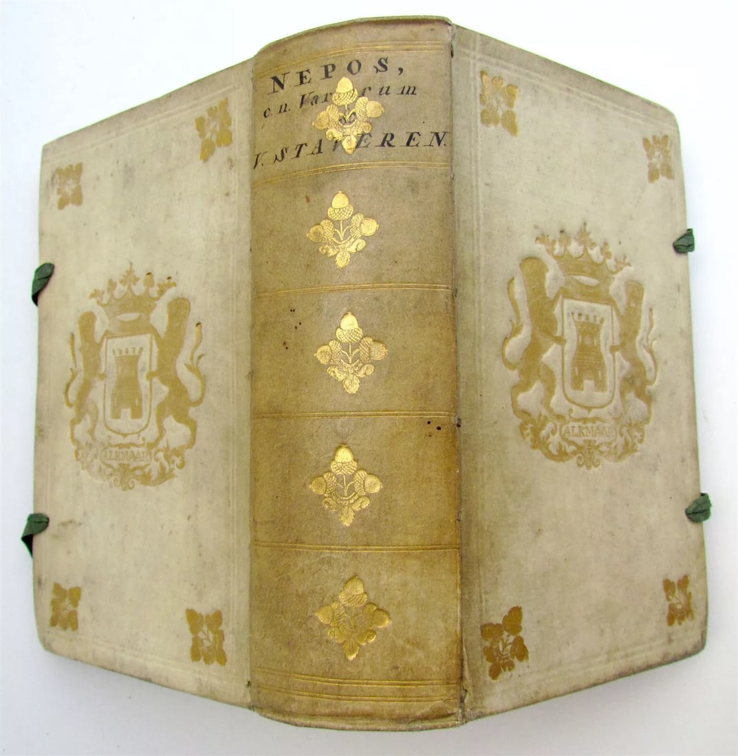 1773 ROMAN HISTORY ARMORIAL VELLUM BINDING antique LIVES of EMPERORS C. NEPOS: Nepos, C. C. Vitae excellentium imperatorum. Ed. Boeclerus, A. van Staveren a.o. Leyden, S. and J. Luchtmans, 1773 (32),831,(177)p. Engraved frontispiece by J. VISSCHER (lacks small piece in lower lef