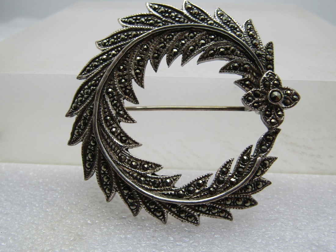Vintage Sterling Marcasite Wreath Brooch, Circle, Mid-Century: Vintage Sterling Marcasite Wreath Brooch, Circle, Mid-Century -1940's-1950's, Well-made, heavy, sturdy locking clasp. This is a round circle brooch - a wreath of leaves with a center raised circle on 