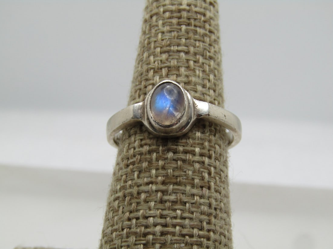 Vintage Sterling Moonstone Ring, Sz. 8, 1970's-1980's (1 of 5)