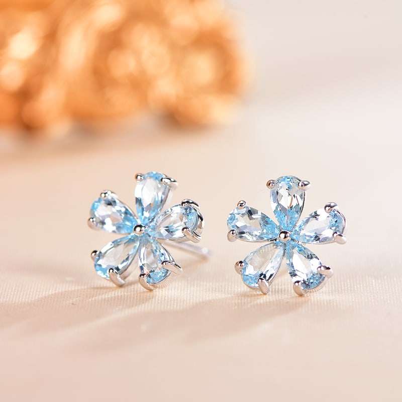 s925 silver topaz plum blossom earrings: s925 silver topaz plum blossom earrings. Natural topaz, sky blue, high clarity Topaz: 2.19ct/weight: 1.65g Earrings: 10.5mm*10.5mm Reserve: $100.00 Shipping: Domestic: Shipping rates are determined by
