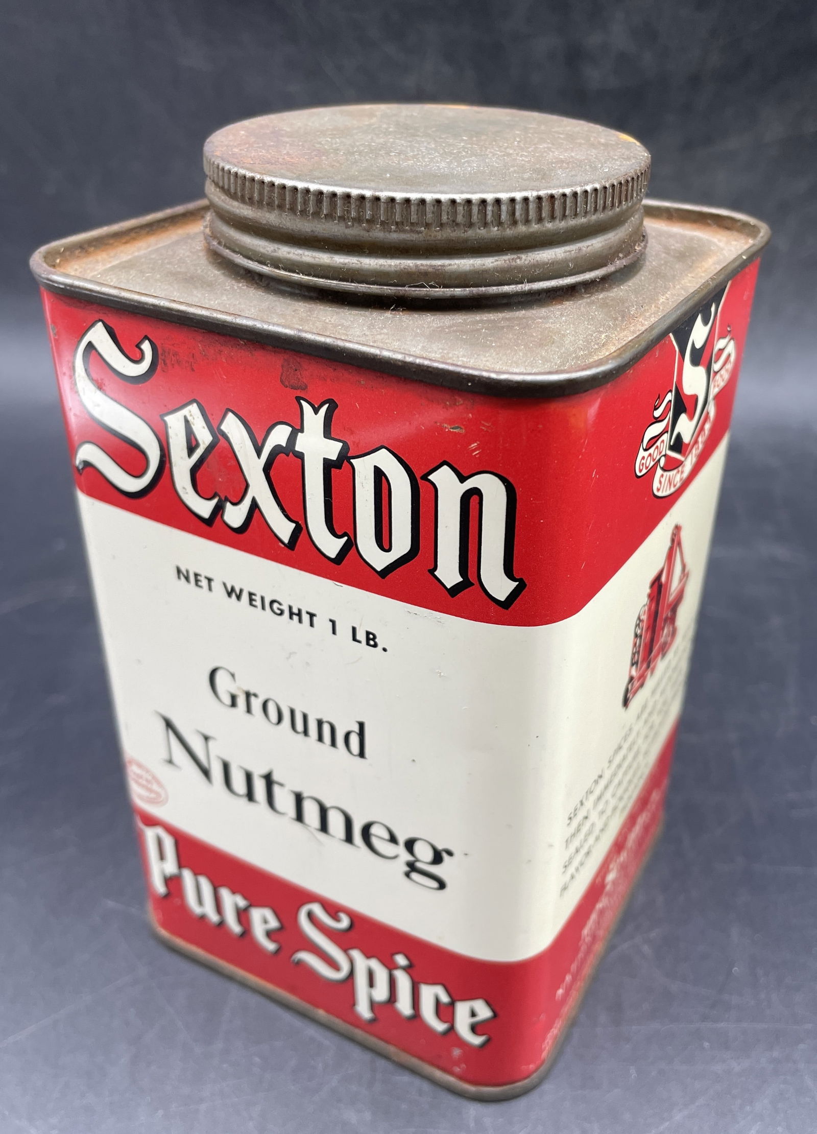 Large Vintage 1950s JOHN SEXTON GRAPHIC TIN LITHO SPICE TIN NUTMEG CHICAGO USA: Title: Large Vintage 1950s JOHN SEXTON GRAPHIC TIN LITHO SPICE TIN NUTMEG CHICAGO USA Date/Period: unknown Dimension: Approx. 6" x 3.5" Material: metal Additional Information: Large Vintage 1950s JOHN