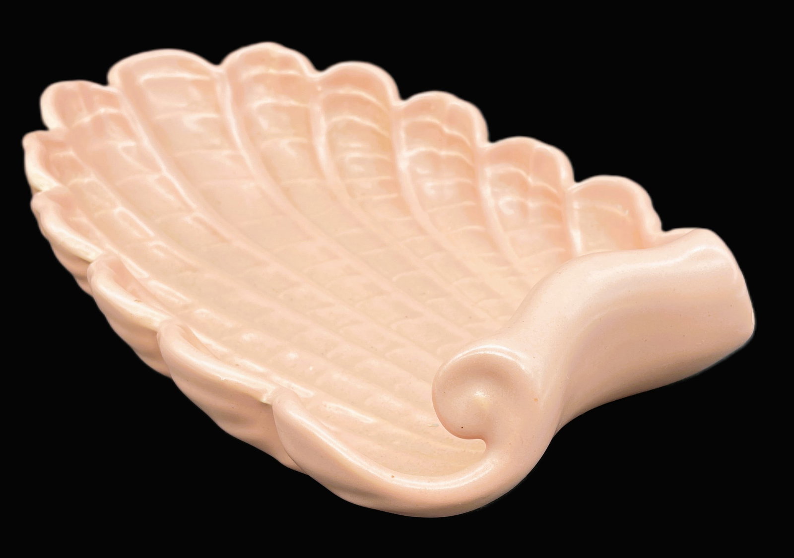 ABINGDON POTTERY USA 1940'S PINK CONSOLE DISH: Title: ABINGDON POTTERY USA 1940'S PINK CONSOLE DISH Date/Period: APPROX 1940'S Dimension: approx 11 x 8 x 2.5 Material: pottery Additional Information: ABINGDON POTTERY USA 1940'S PINK CONSOLE DISH S
