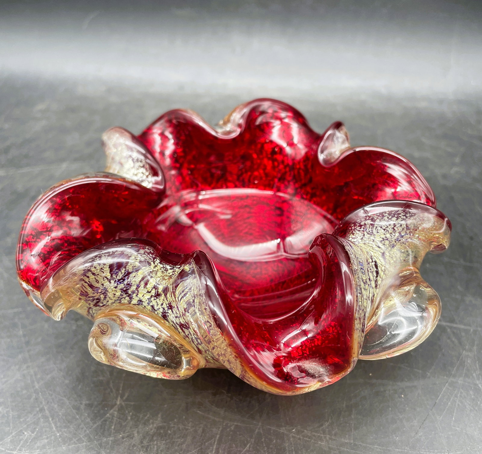 VTG MURANO ITALY CASED ART GLASS ASH TRAY BOWL BOLICANTE ADVENTURINE RED BUBBLES: Title: VTG MURANO ITALY CASED ART GLASS ASH TRAY BOWL BOLICANTE ADVENTURINE RED BUBBLES Date/Period: unknown Dimension: Approx 5.5 x 2.5 Material: glass Additional Information: VTG MURANO ITALY CASED 