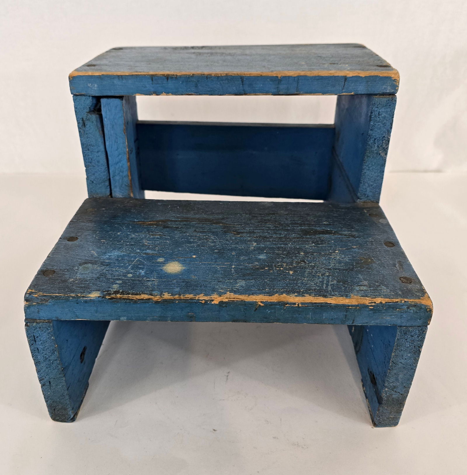 Blue shelves (1 of 5)