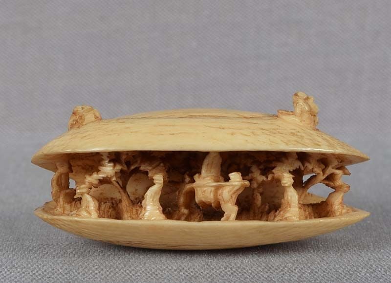 1900s netsuke DAIMYO procession in shell (1 of 6)