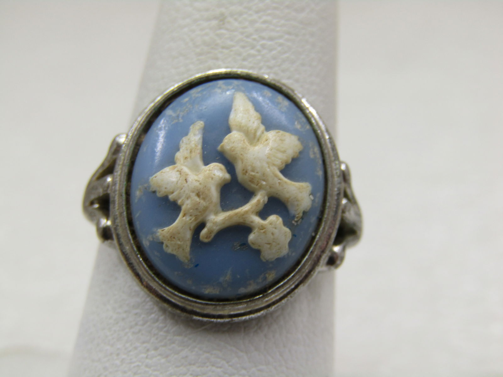 Vintage Avon Wedgwood Bird Ring, Sz. 8. Silver Tone (1 of 7)