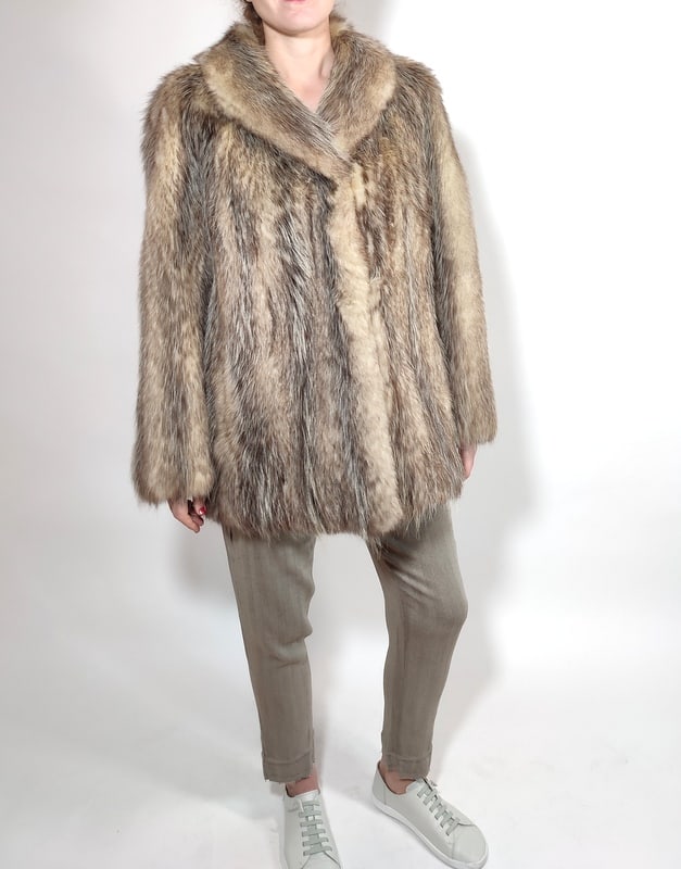 OPOSSUM FUR JACKET -Size XL - US18: Title: OPOSSUM FUR JACKET -Size XL - US18 Dimensions: Approximate size- US18 ,“- Size XL : Important details: Length: 75cm/29.53in -Shoulders width:50cm/19.69in -Sleeve Length:60cm/23.62in -Bust
