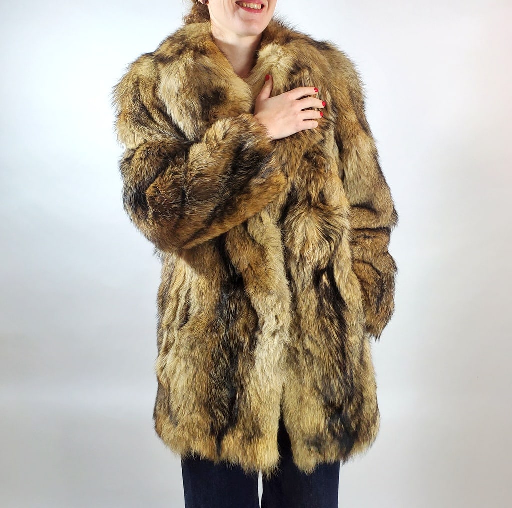 COYOTE FUR COAT EU: XXL; US: 22 (1 of 10)