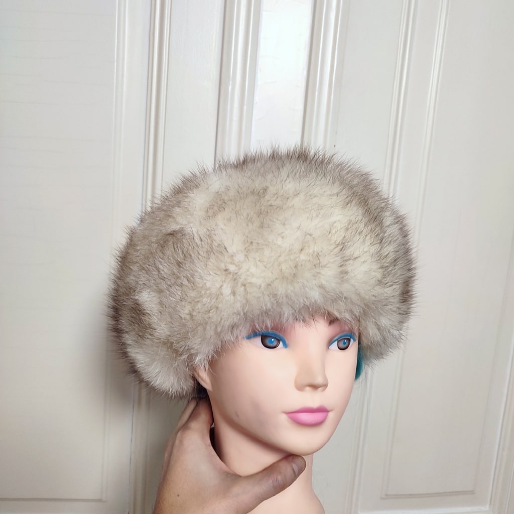 SILVER FOX FUR HAT (1 of 5)