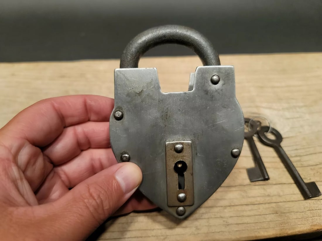 Cast Iron Steel Heart Bridge Padlock Lock & Key (1 of 12)
