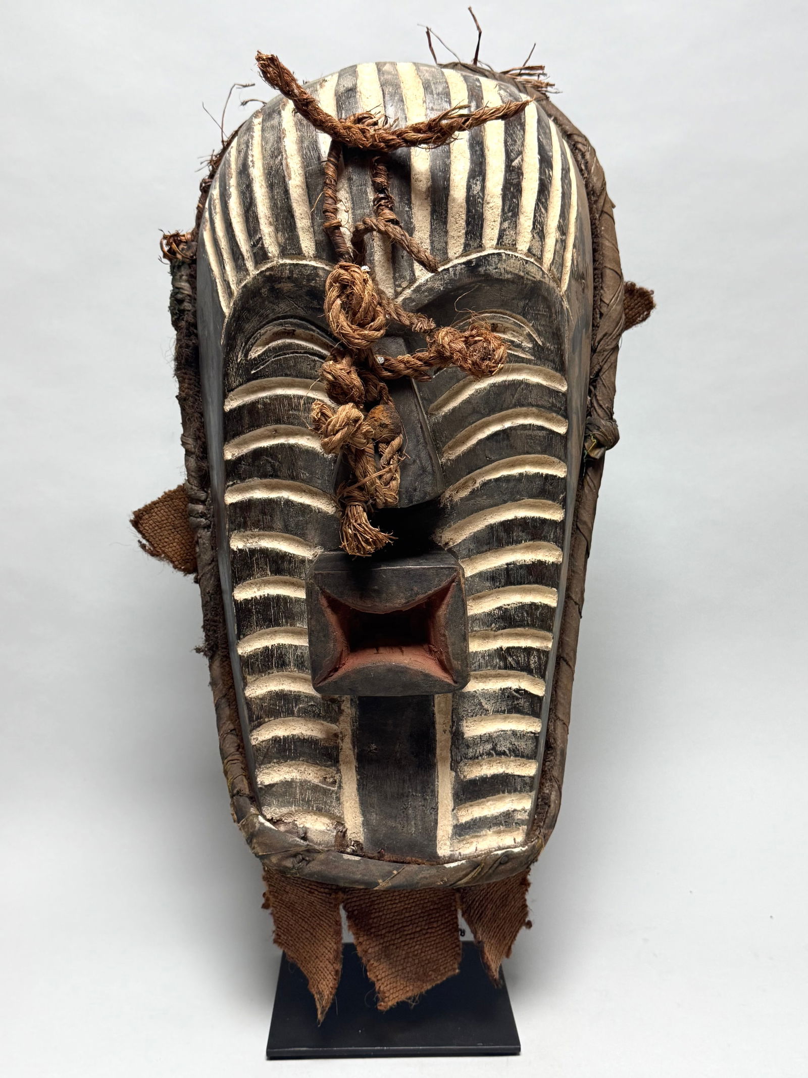 Large War Mask - Wood - Kifwebe - DR Congo (1 of 9)