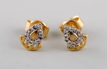 Danish jeweler. A pair of ear studs in 14 carat gold adorned with bright diamonds. Late 20th