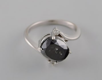 Large cocktail ring in 14 carat white gold with oval facet cut black diamond of approx. 3.50 ct.