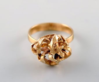 Hermann Siersbøl, Danish goldsmith. Organic ring in 14 carat gold. 1960's.