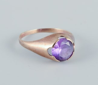 Danish goldsmith, 14 karat gold ring adorned with light violet semi-precious gemstone. Art Deco