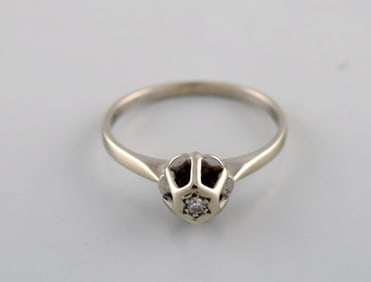 Danish goldsmith. Ring in 14 carat white gold with a brilliant of 0.05 ct. Mid 20th century.
