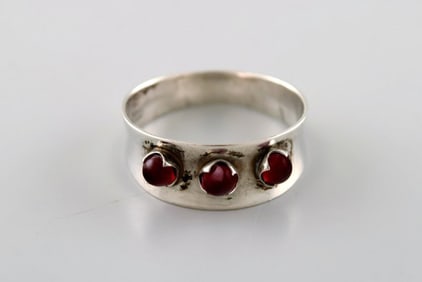 Bo Davidsson, Swedish silversmith. Modernist silver ring with red stones. Dated 1962.