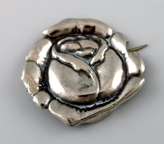 Danish Art Nouveau brooch in silver. Early 1900s.