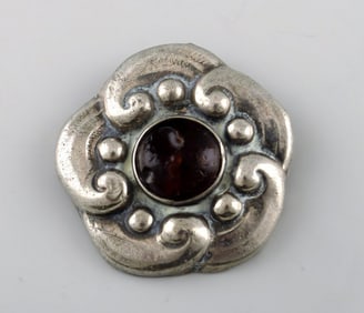 Danish Art Nouveau brooch in silver. Early 1900s.