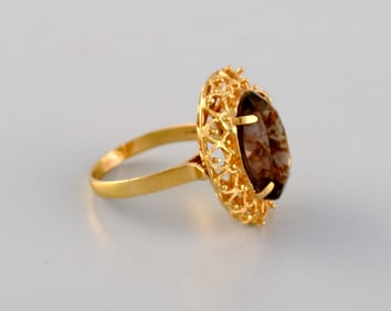 Scandinavian jeweler. Vintage ring in 18 carat gold adorned with smoky mountain crystal. Mid-20th