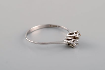 Margit E. Collection, Denmark. Alliance ring in 9 carat white gold adorned with cubic zirconias.