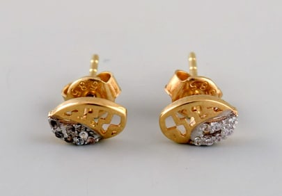 Danish jeweler. A pair of ear studs in 14 carat gold adorned with bright diamonds. Late 20th