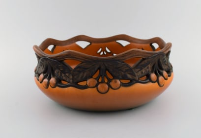 Ipsen's, Denmark. Large bowl in openwork ceramics with hand-painted leaves and berries. 1920s / 30s.