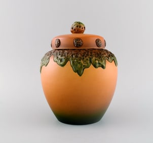 Ipsen's, Denmark. Lidded vase in hand-painted and glazed ceramics. 1920s / 30s. Model number 784.