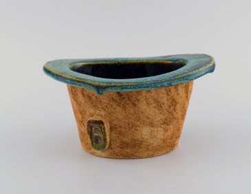 Curt M. Addin (1931-2007) for Glumslöv. Freeform vase in partially glazed stoneware. Beautiful
