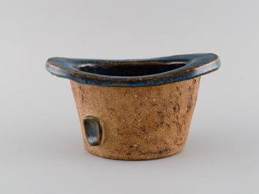 Curt M. Addin (1931-2007) for Glumslöv. Freeform vase in partially glazed stoneware. Beautiful