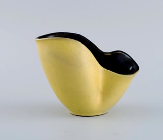European studio ceramicist. Small unique vase with wavy edge in glazed ceramics. Beautiful glaze in
