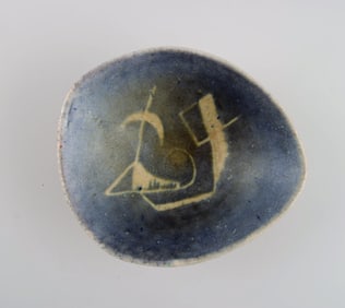European studio ceramicist. Unique freeform bowl in glazed ceramics. 1960s / 70s.