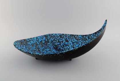 Large freeform bowl in glazed ceramics. Beautiful glaze in azure shades. France, 1960s.