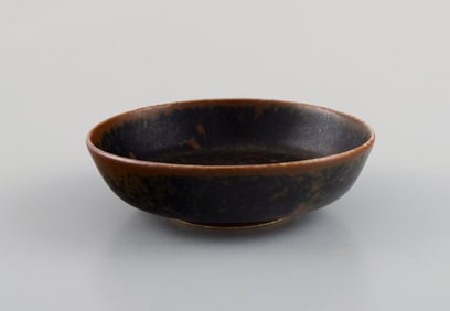 Saxbo miniature bowl in glazed ceramics. Beautiful glaze in brown shades. Mid-20th century.