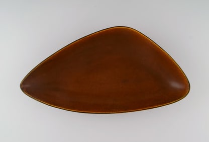 Gunnar Nylund for Nymølle. Dish / bowl in glazed ceramics. Beautiful glaze in light brown