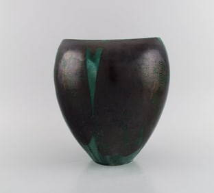 European studio ceramicist. Unique vase in glazed stoneware. Beautiful glaze in black and green