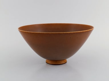 Berndt Friberg (1899-1981) for Gustavsberg Studiohand. Bowl in glazed ceramics. Beautiful glaze in