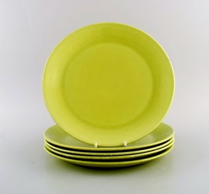 Stig Lindberg for Gustavsberg. Five Spisa-Legum dinner plates in glazed porcelain. 1960s.