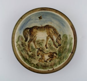 Knud Kyhn for Royal Copenhagen. Bowl / dish in hand-painted and glazed ceramics. Mare and foal. Mid