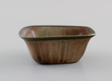 Gunnar Nylund (1904-1997) for Rörstrand. Bowl in glazed ceramics. Beautiful glaze in light