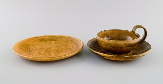 Kähler, Denmark. Egoist tea set in glazed stoneware. Beautiful yellow uranium glaze. Mid-20th